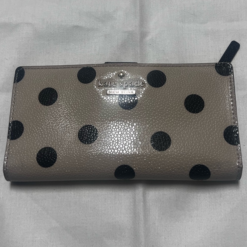 kate spade Clutch Wallet tan and black.